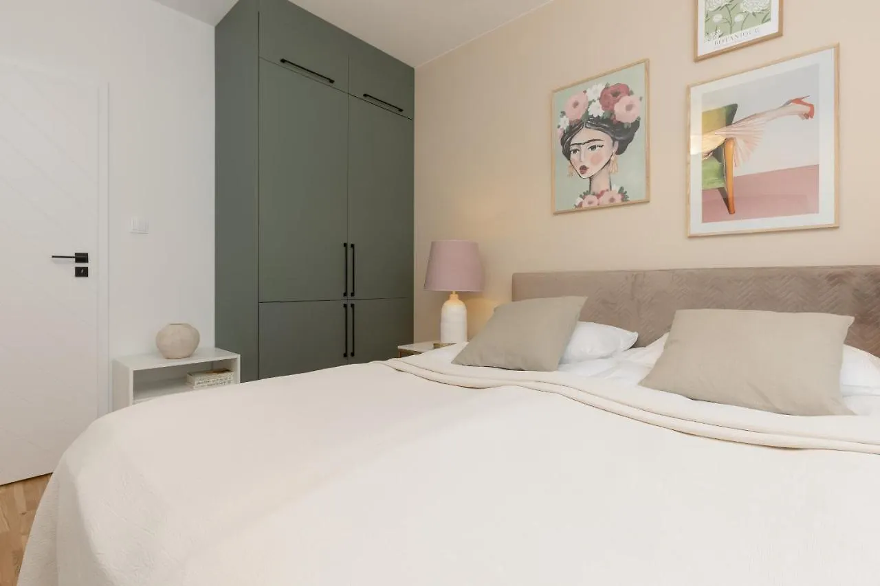 Warsaw Praga Apartment With Parking Podskarbinska By Noclegi Renters